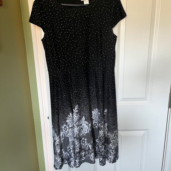 Short sleeve polka dot with border pattern - Picture 3 of 3